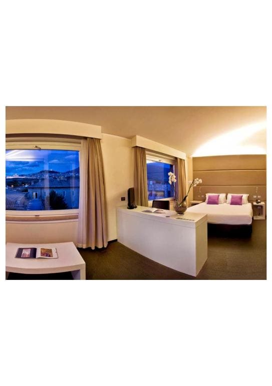 Junior Suite with City View room - Image 3