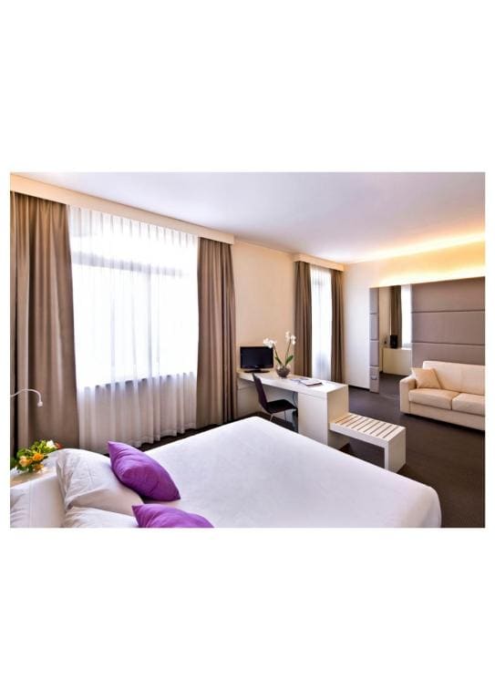 Junior Suite with City View room - Image 1