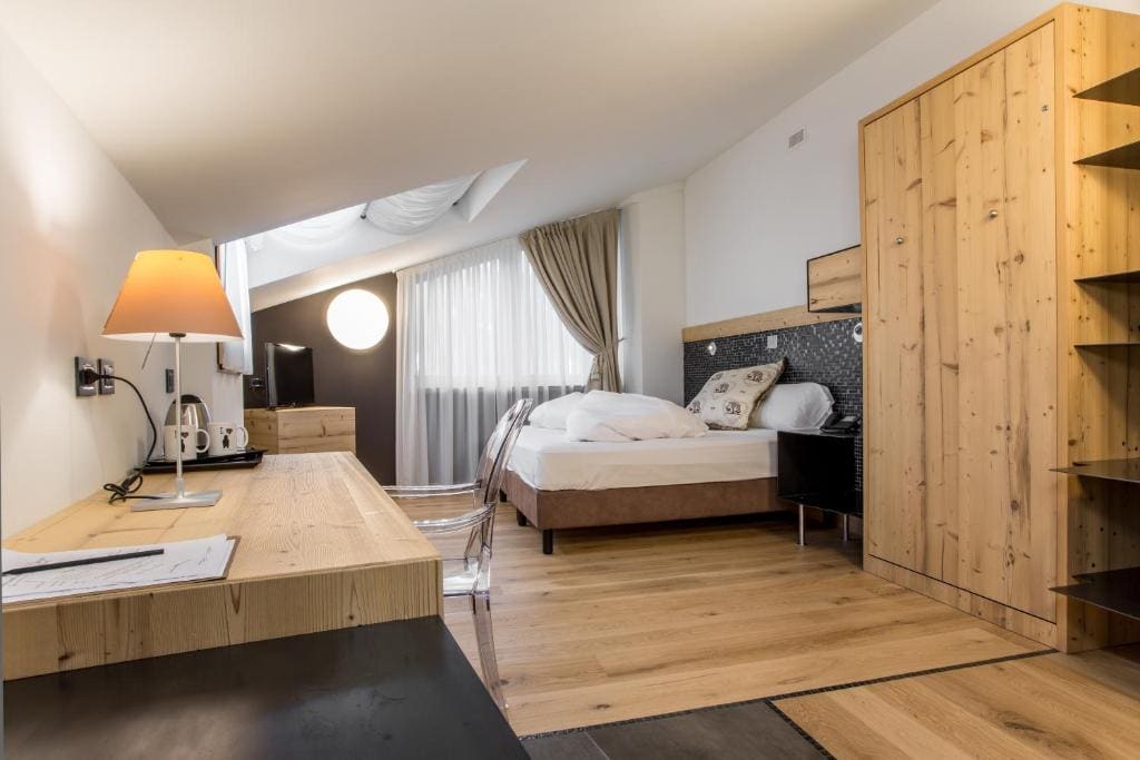 Deluxe Junior Suite room - Image 1