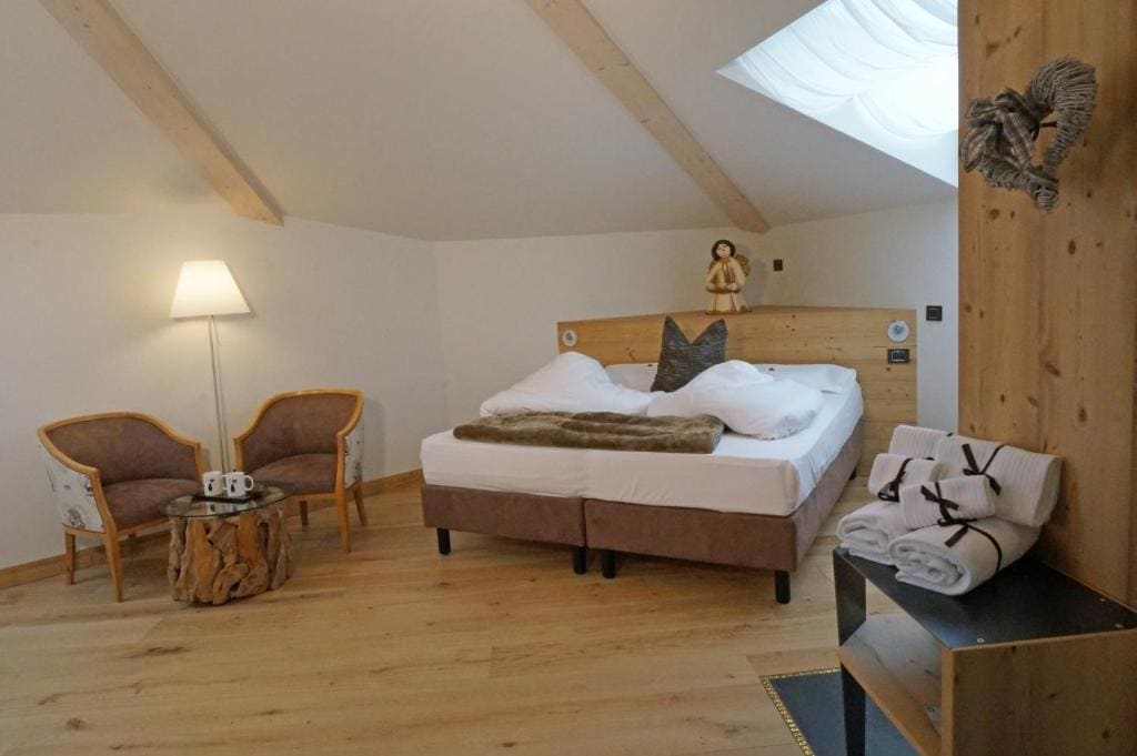 Deluxe Junior Suite room - Image 3