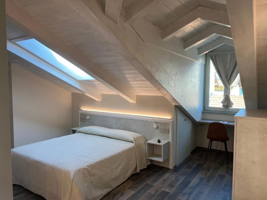 Large Double Room room - Image 2