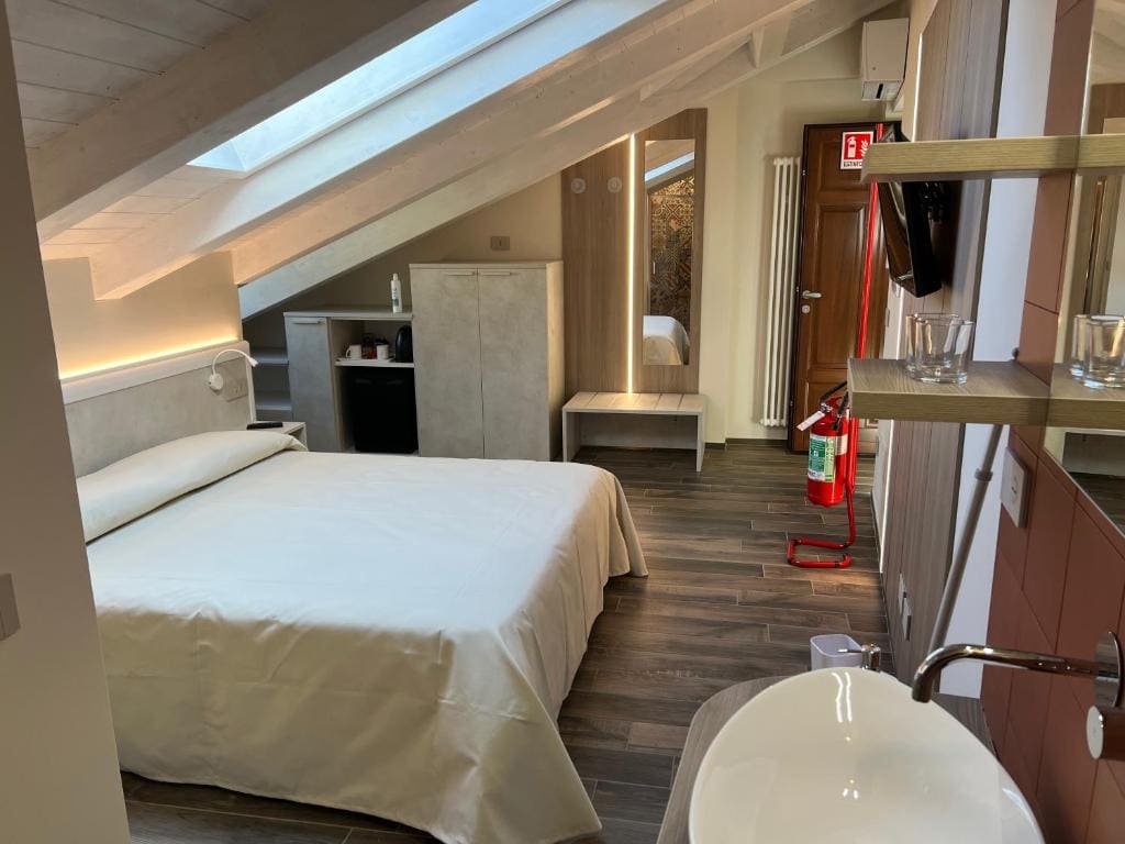 Large Double Room room - Image 1