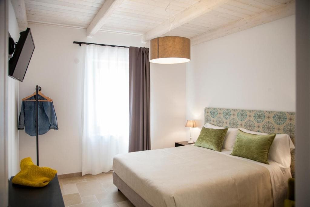 Deluxe Quadruple Room room - Image 1