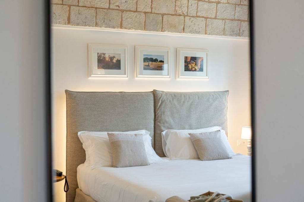 Executive Double Room with Spa Bath room - Image 2