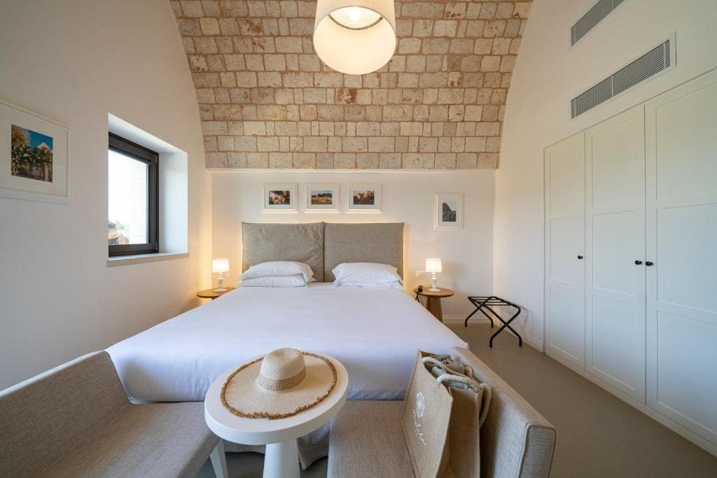 Executive Double Room with Spa Bath room - Image 3