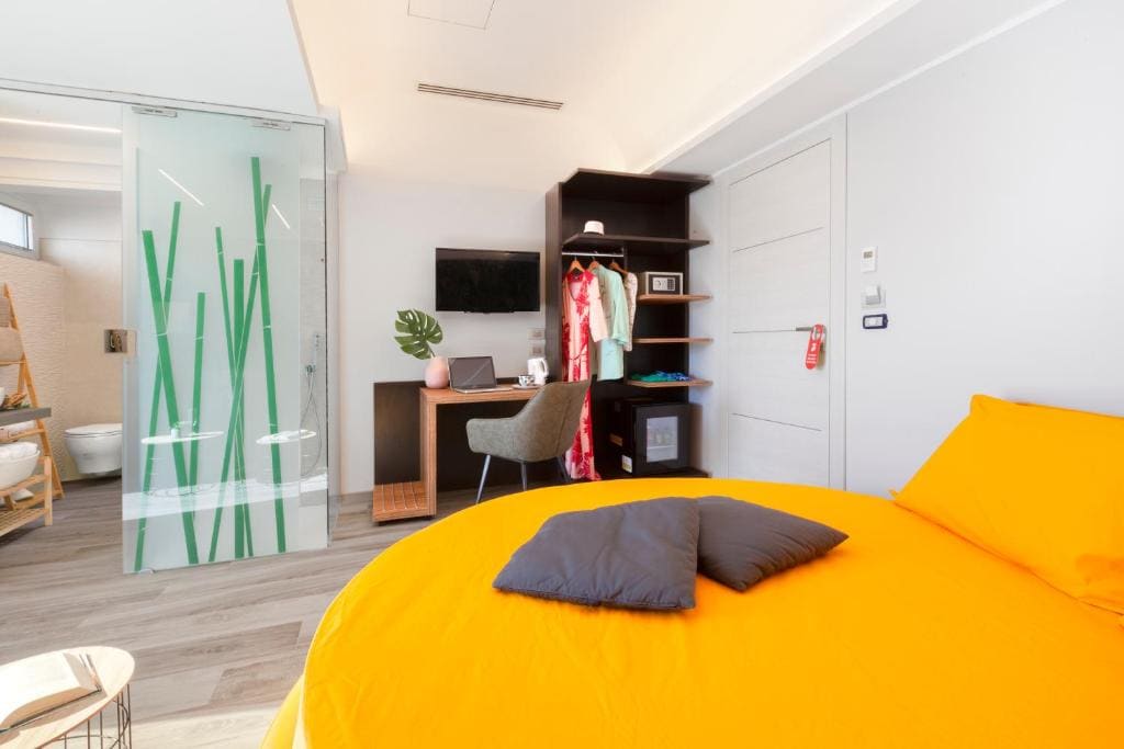 Junior Suite with Spa Bath room - Image 1
