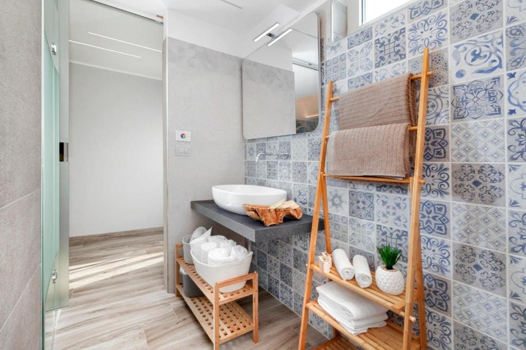 Superior Double or Twin Room with Terrace and Spa Bath room - Image 3