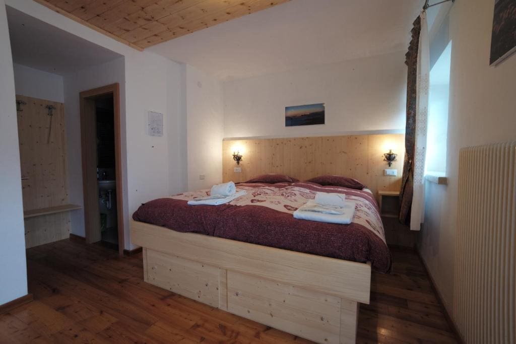 Double Room with Mountain View room - Image 1