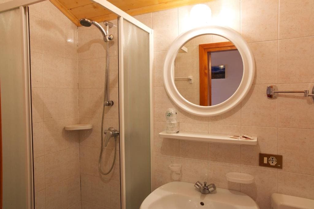Standard Triple Room room - Image 1