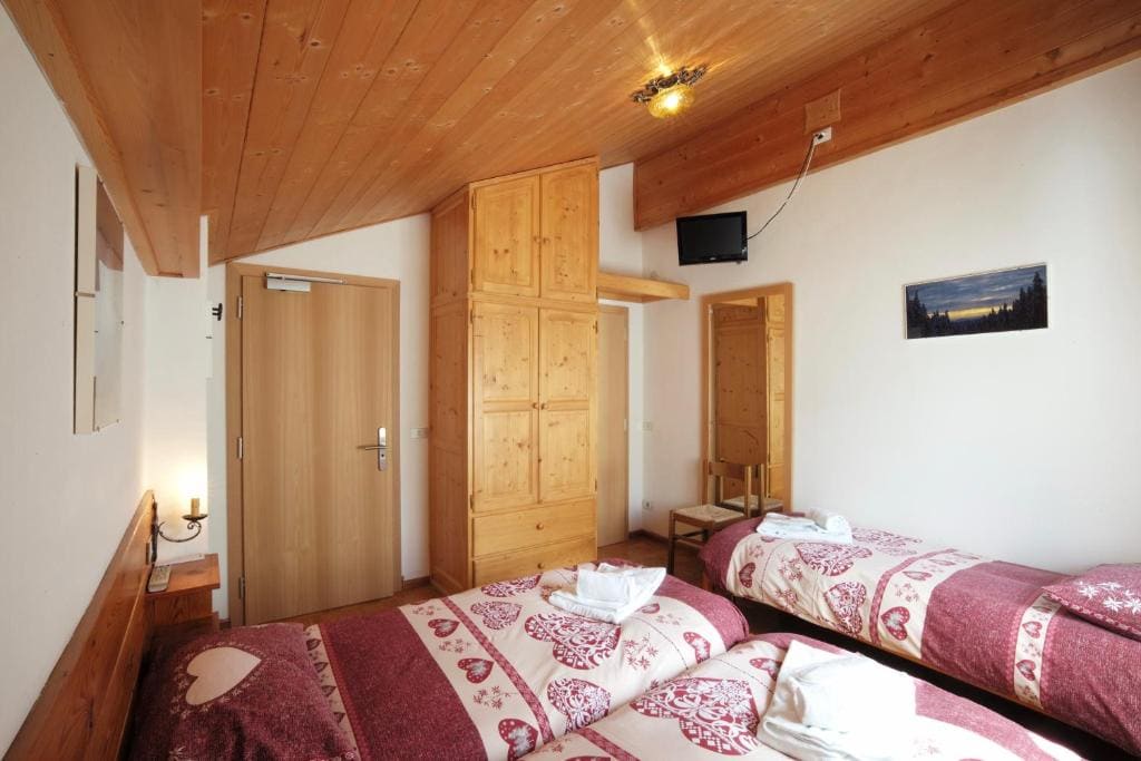 Triple Room with Mountain View room - Image 1