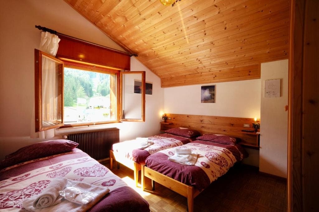 Triple Room with Mountain View room - Image 2