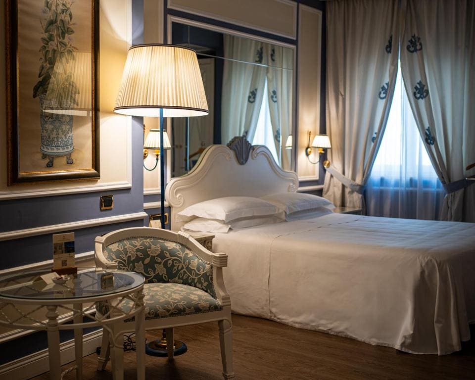 Junior Suite with jacuzzi room - Image 1