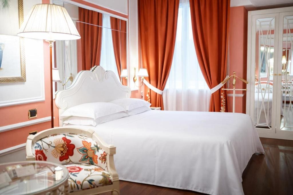 Junior Suite with jacuzzi room - Image 2