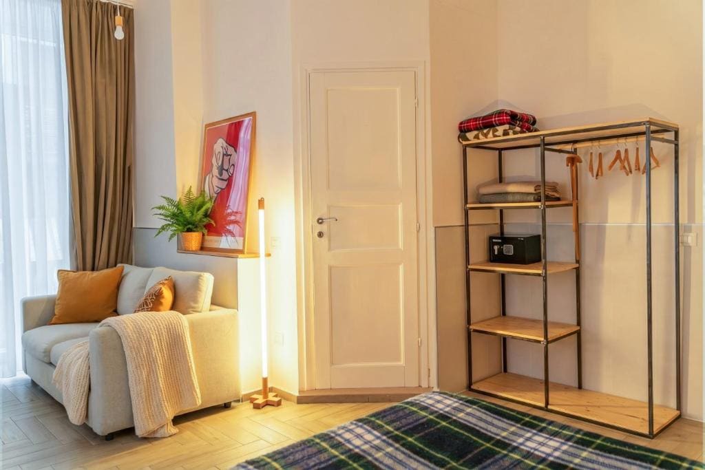 Quadruple Room with Private Bathroom room - Image 2