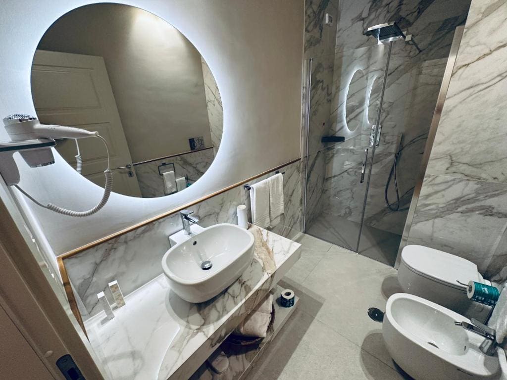 Junior Suite with Balcony room - Image 2