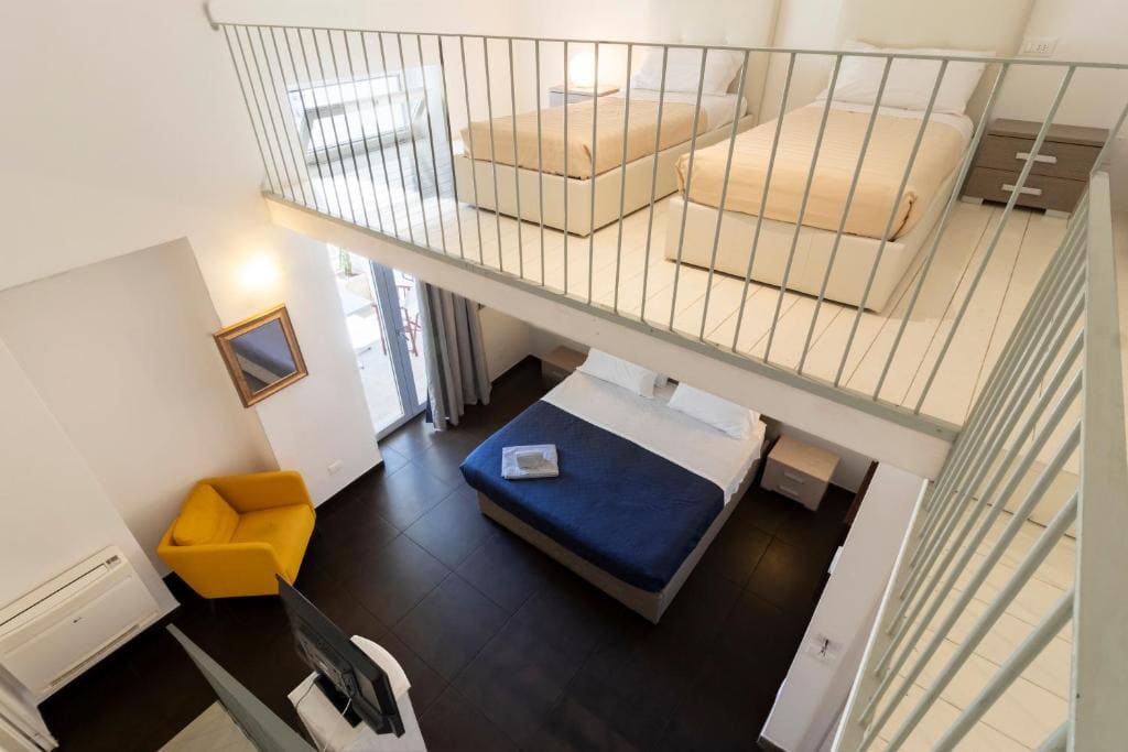 Deluxe Quadruple Room room - Image 3