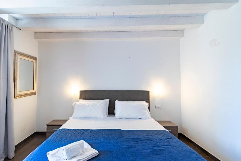 Deluxe Quadruple Room room - Image 2