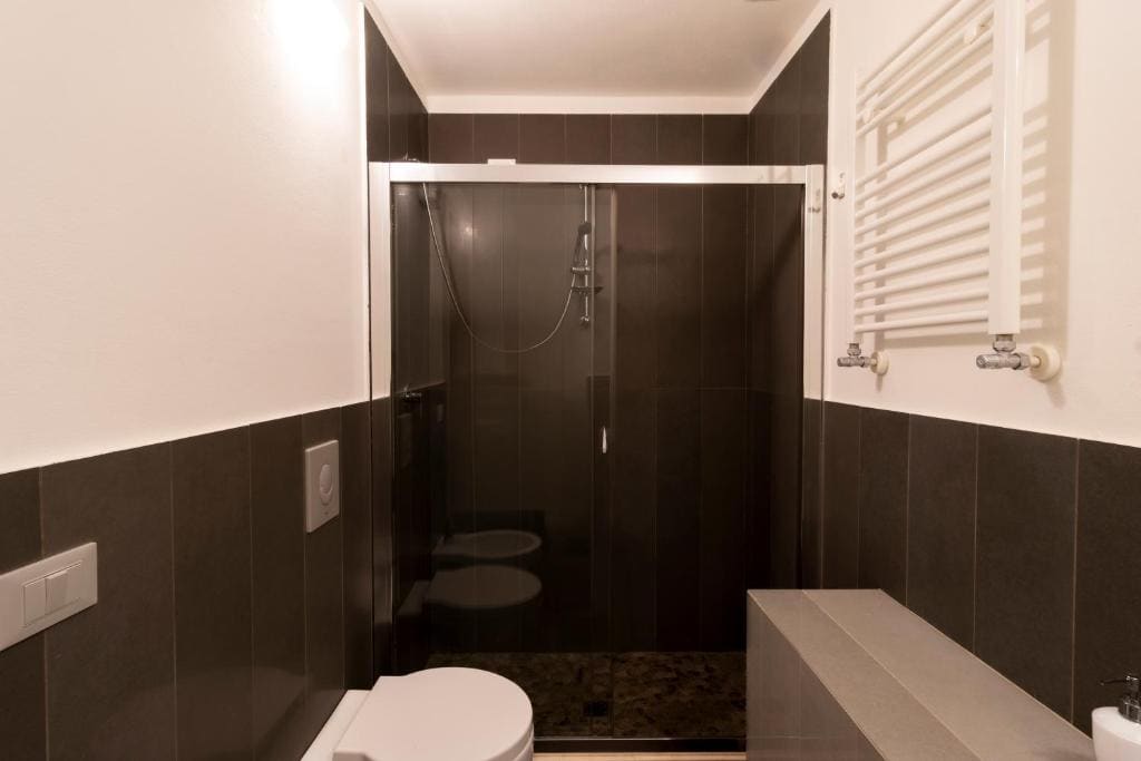 King Suite with Spa Bath room - Image 1