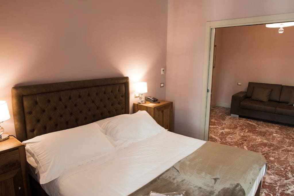 Deluxe Double Room with Spa Access room - Image 2