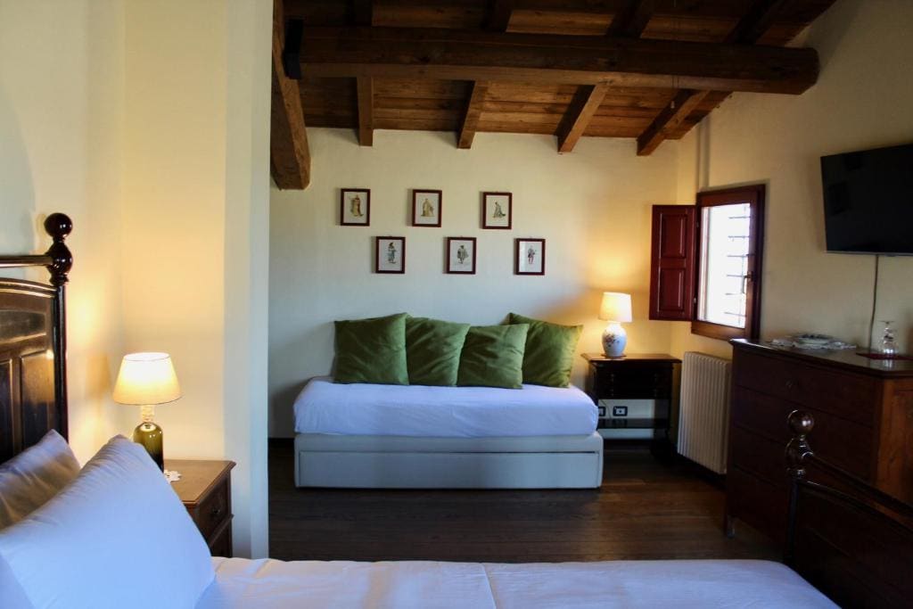 Classic Triple Room room - Image 3