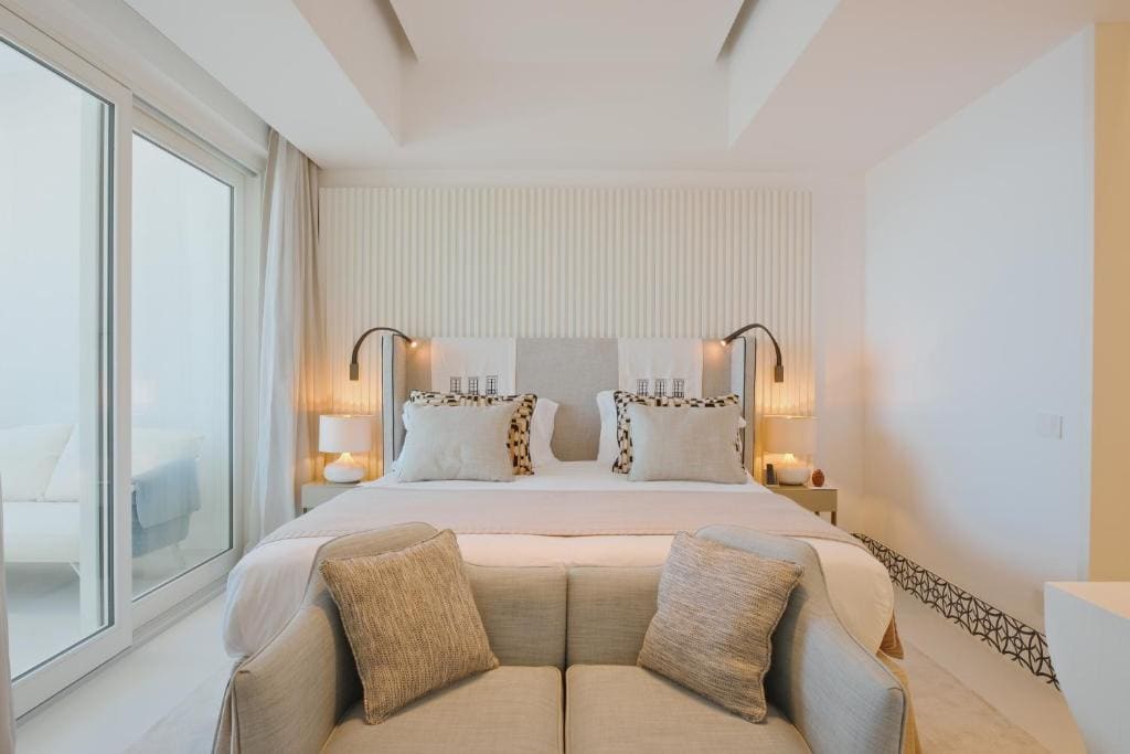 Deluxe Junior Suite room - Image 3