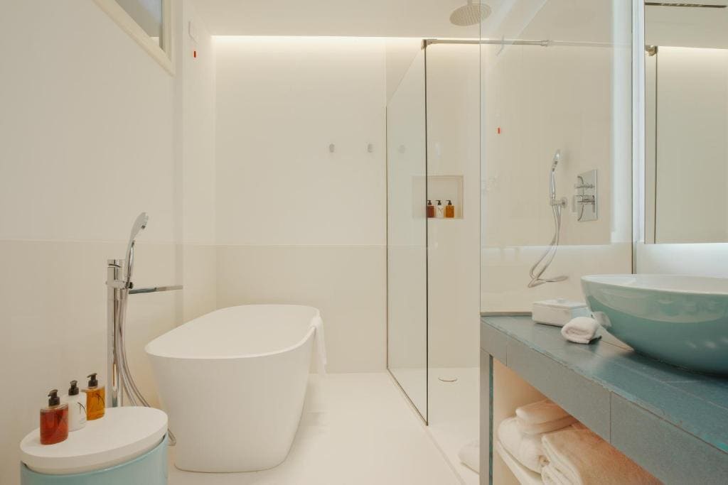 Deluxe Junior Suite room - Image 2
