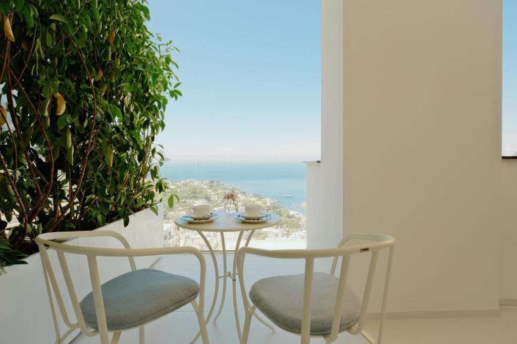 Deluxe Junior Suite room - Image 1