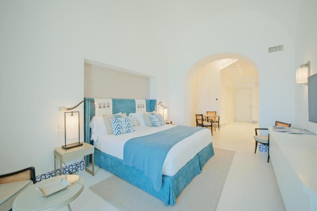 Junior Suite with Balcony room - Image 2