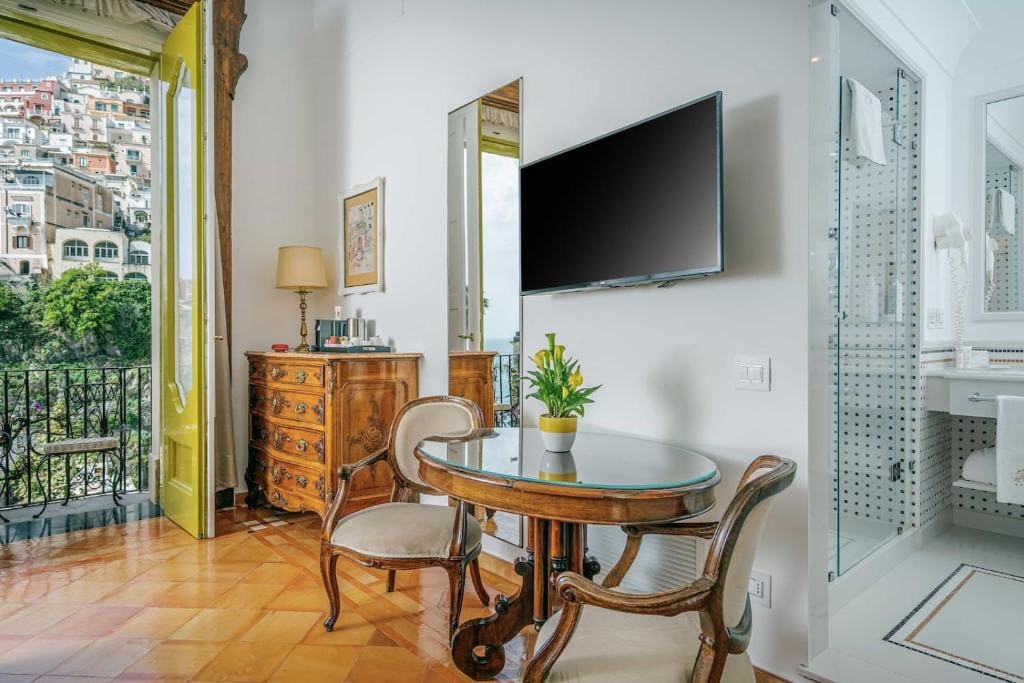 Deluxe Double Room with Sea View room - Image 1
