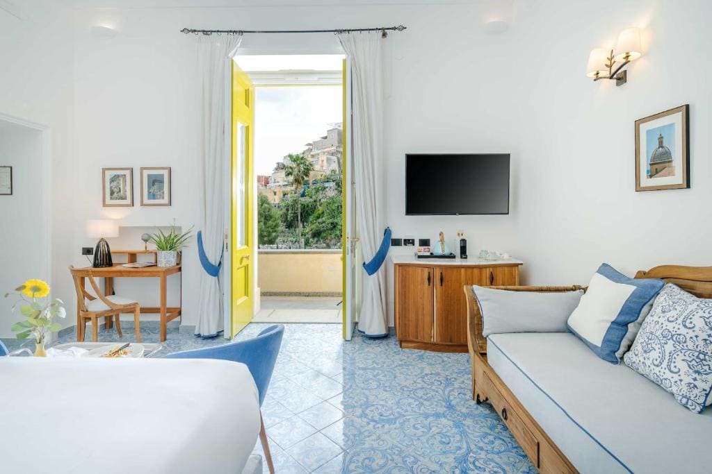 Deluxe Double Room with Sea View room - Image 2