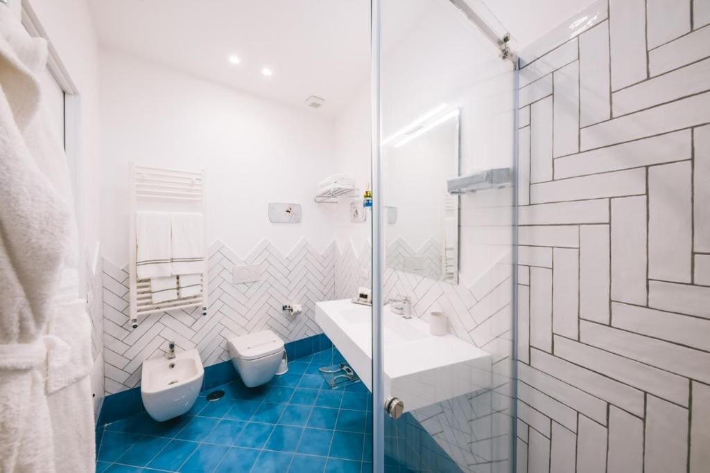 Classic Double Room with Partial Sea View - Depandance room - Image 3