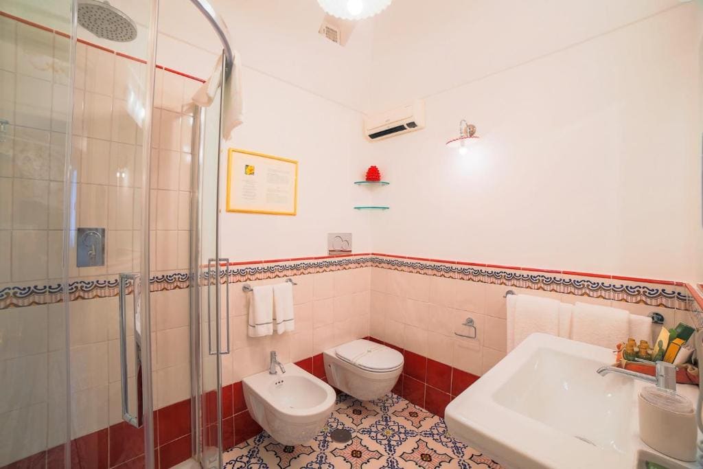 Executive Suite with Terrace and Sea View room - Image 2