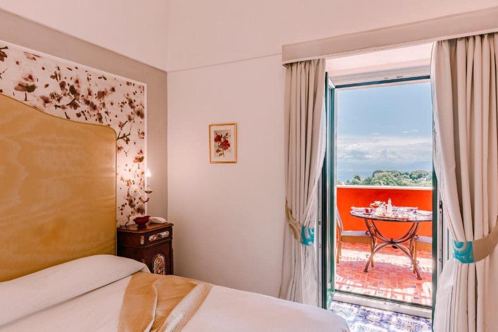 Executive Suite with Terrace and Sea View room - Image 3