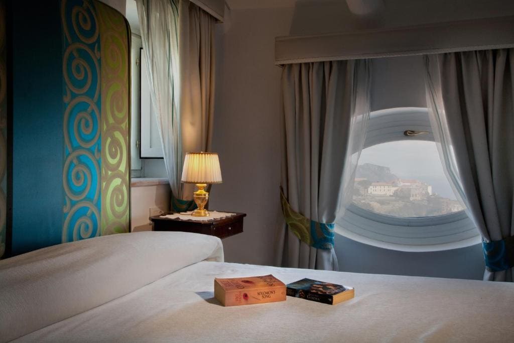Junior Suite with Sea View room - Image 3