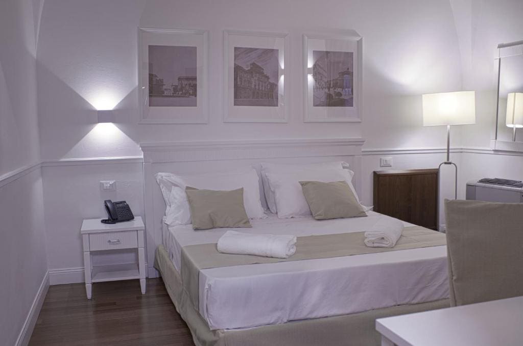 Deluxe Room room - Image 1