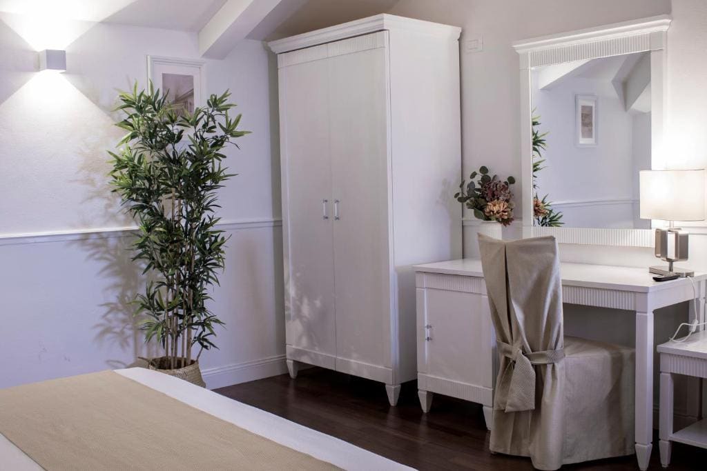 Superior Quadruple Room room - Image 2