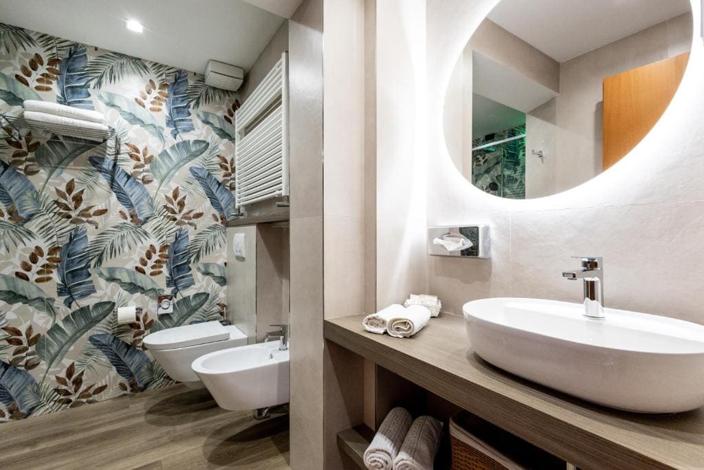 Deluxe Double Room with Sea View room - Image 3