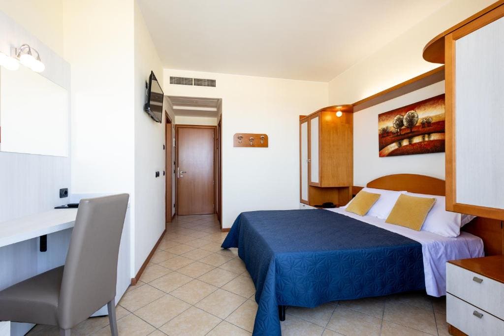 Superior Double or Twin Room with Sea View room - Image 2