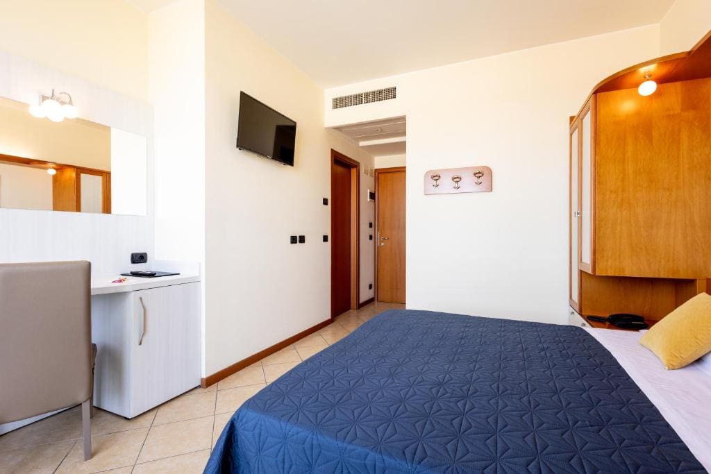 Superior Double or Twin Room with Sea View room - Image 1