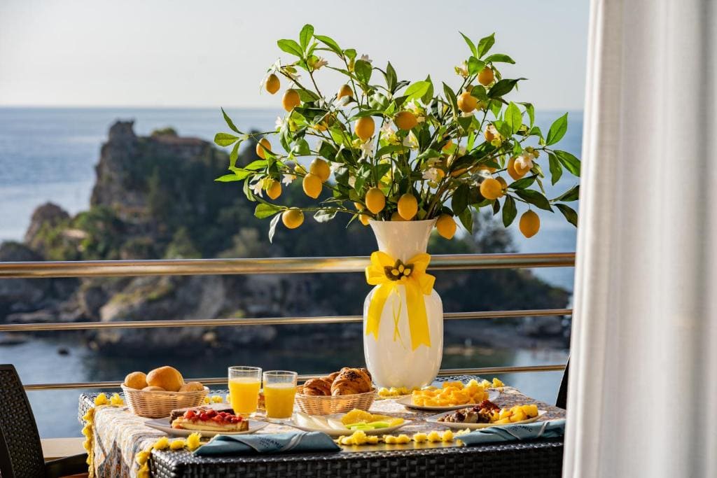Deluxe Double or Twin Room with Sea View room - Image 1