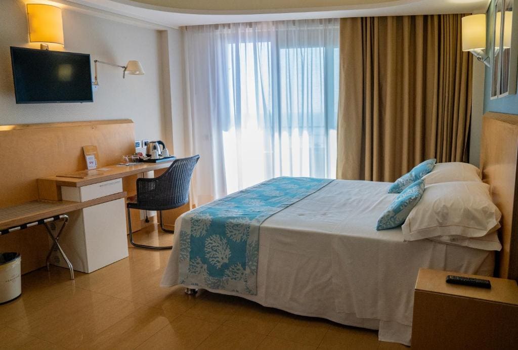 Deluxe Double or Twin Room with Sea View room - Image 2