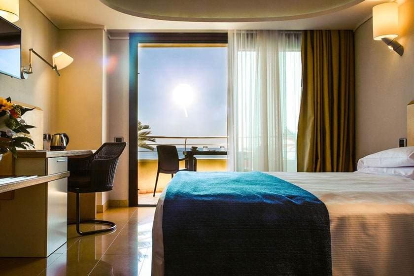 Double or Twin Room with Sea View room - Image 3