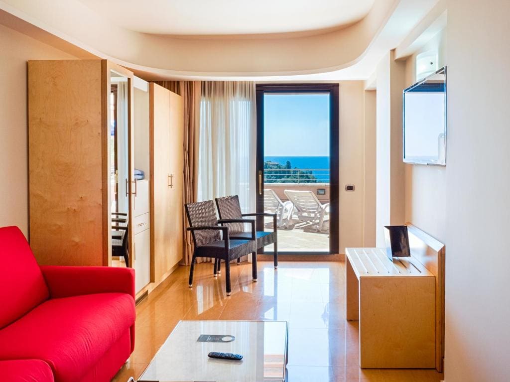 Family Room with Sea View room - Image 3
