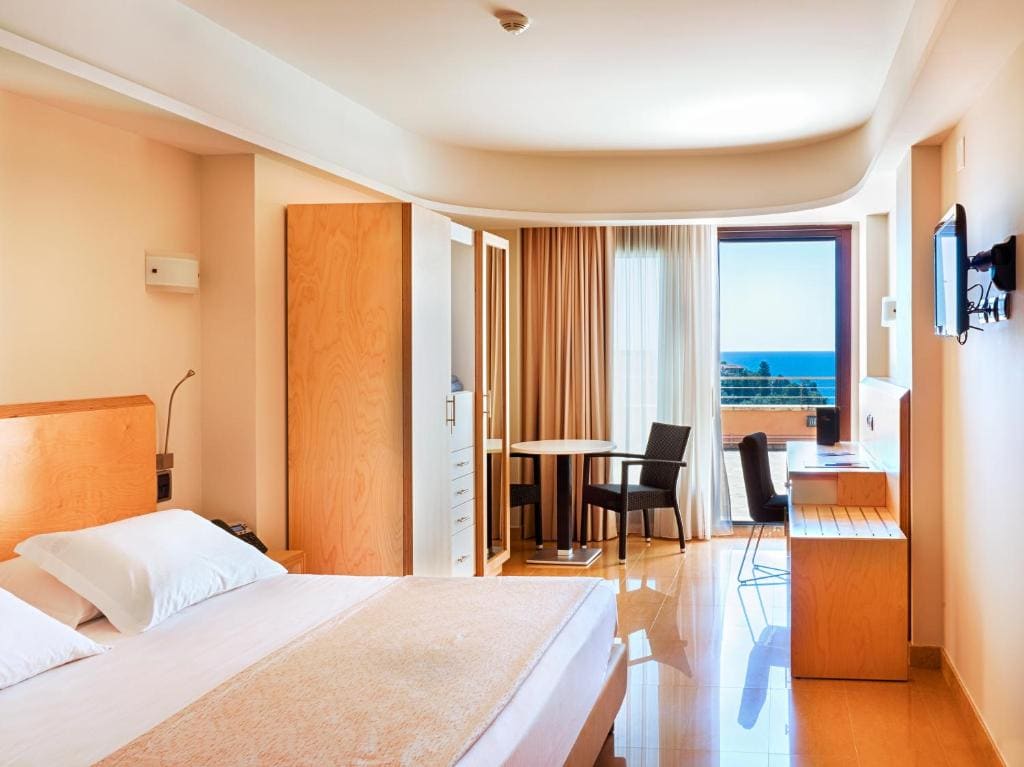 Family Room with Sea View room - Image 2