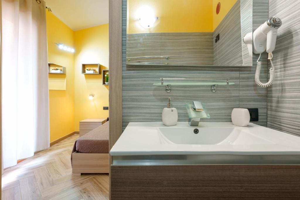 Deluxe Room room - Image 2