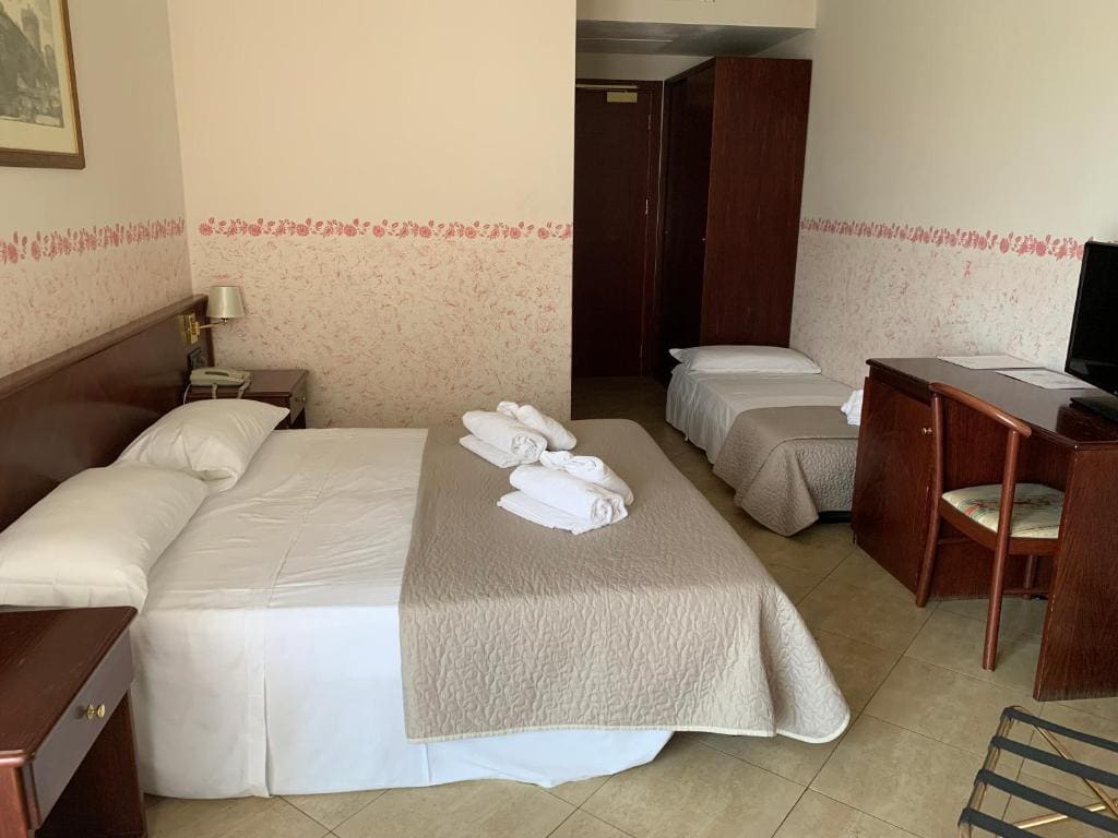 Classic Triple Room room - Image 1