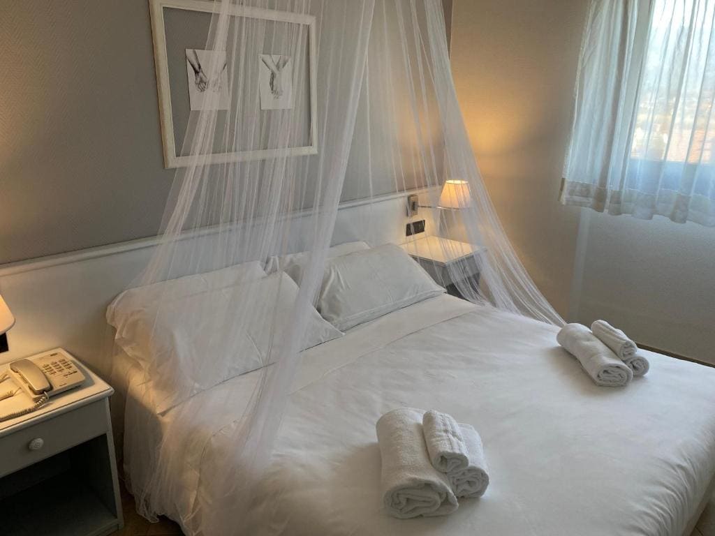Deluxe Suite with Pool Access room - Image 2