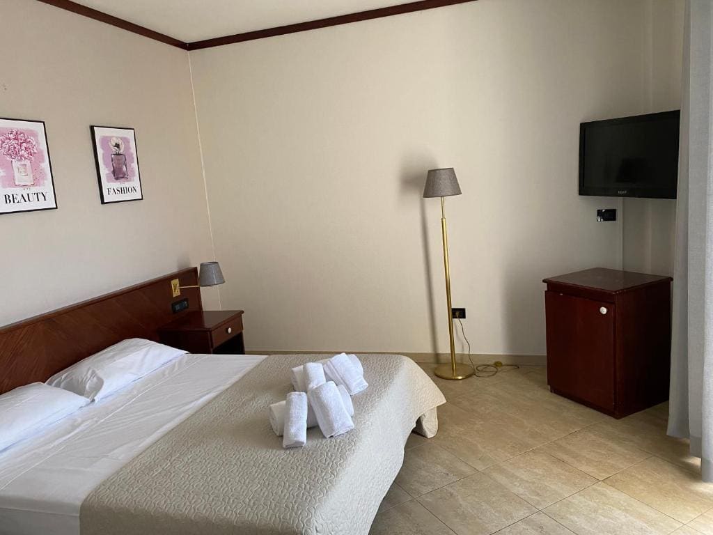 Double or Twin Room room - Image 1