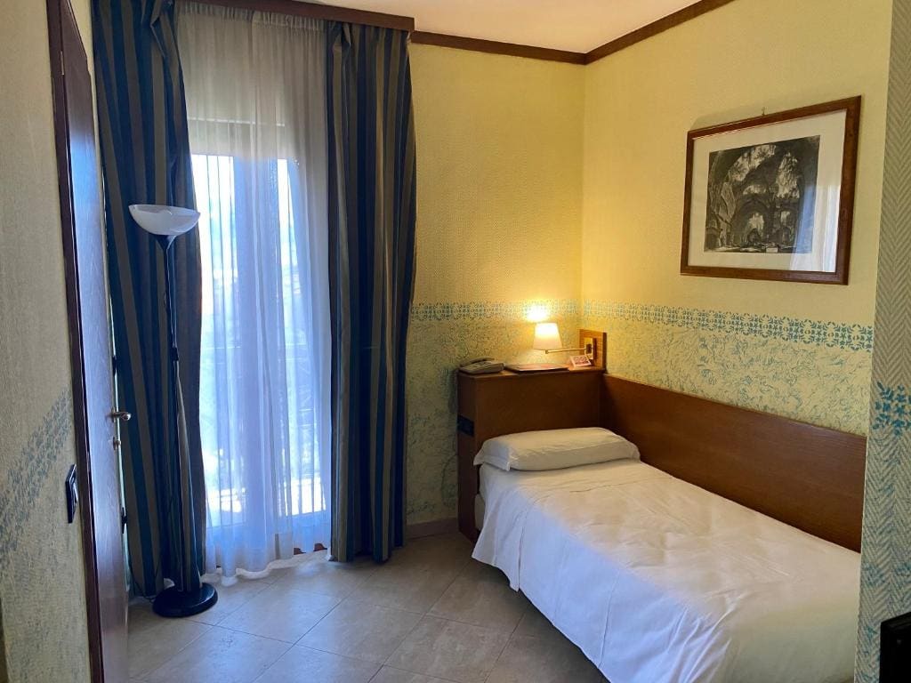 Classic Triple Room room - Image 2