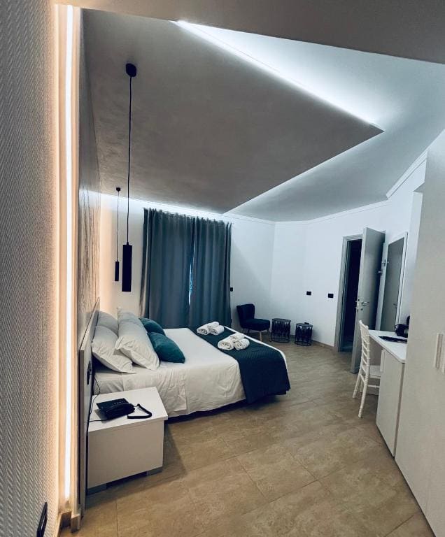 Deluxe Suite with Pool Access room - Image 1